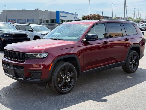 Used 2023 Jeep Grand Cherokee L Laredo AWD/4WD image 7