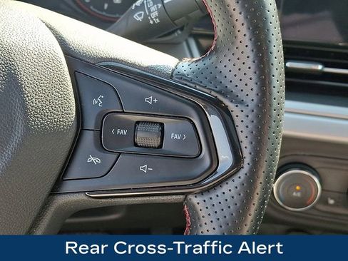 Used 2024 Chevrolet Trax RS w/ Sunroof Package image 8