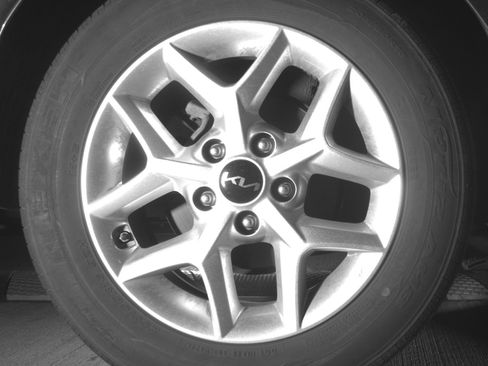 Used 2025 Kia Soul LX w/ LX Technology Package FWD image 22