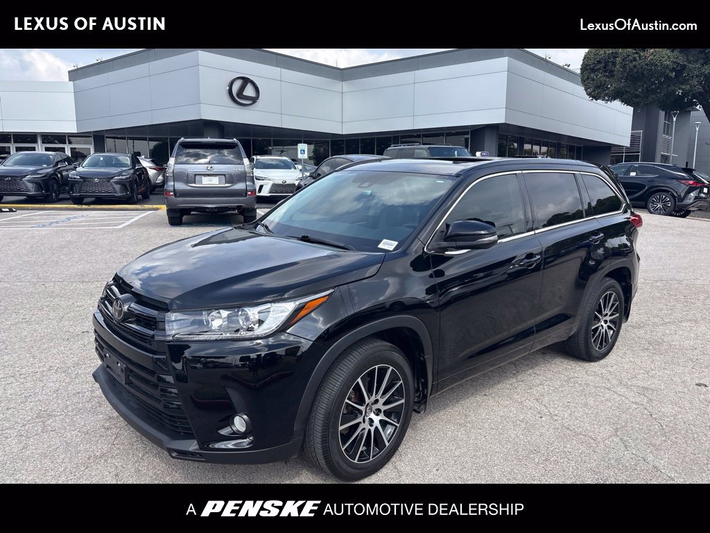 Used 2018 Toyota Highlander SE FWD image 1