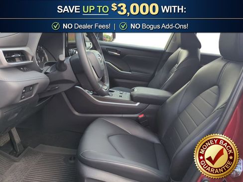 Used 2025 Toyota Highlander XLE FWD image 14