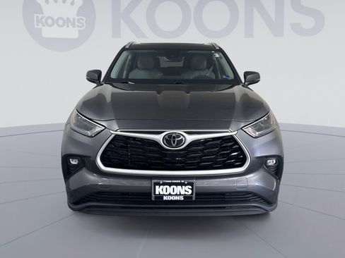 Used 2023 Toyota Highlander XLE AWD/4WD image 11