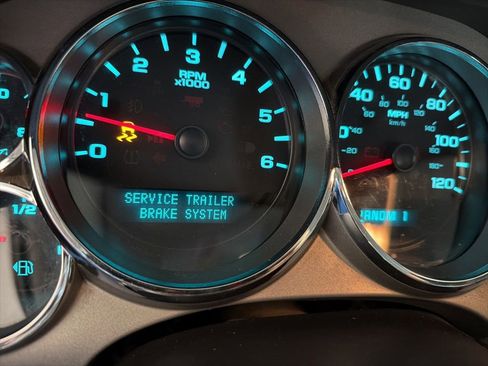 Used 2012 GMC Sierra 2500 SLE w/ SLE Preferred Package AWD/4WD image 4