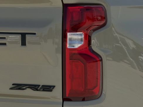 Used 2023 Chevrolet Silverado 1500 ZR2 w/ Technology Package AWD/4WD image 10