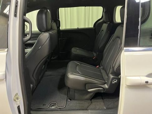 New 2026 Chrysler Pacifica Select FWD image 24