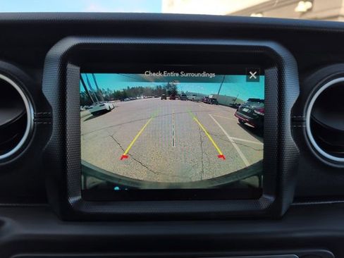 Used 2023 Jeep Wrangler Unlimited Sahara w/ Cold Weather Group image 19