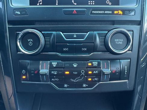 Used 2017 Ford Explorer XLT w/ Equipment Group 202A AWD/4WD image 16