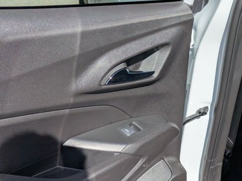 Used 2025 Chevrolet Trax LT w/ LT Convenience Package image 27