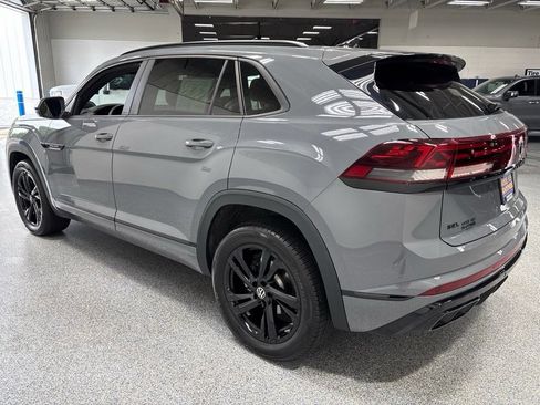 Used 2026 Volkswagen Atlas Cross Sport SEL R-Line AWD/4WD image 5