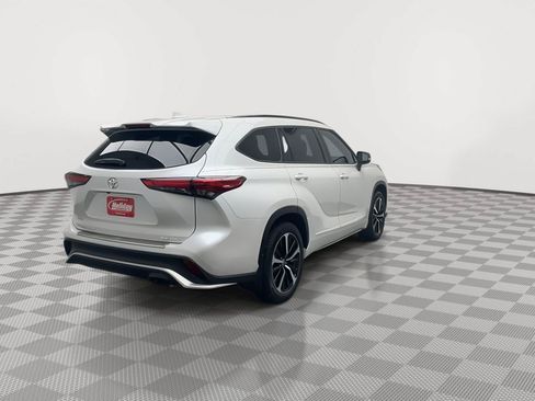Used 2022 Toyota Highlander XSE AWD/4WD image 40