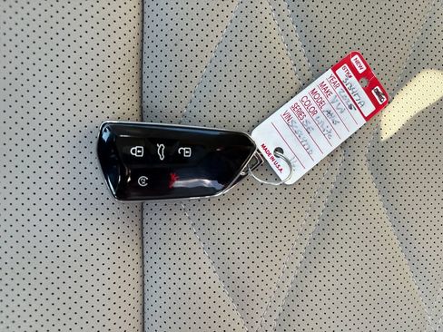 Used 2025 Volkswagen Atlas SE FWD image 24