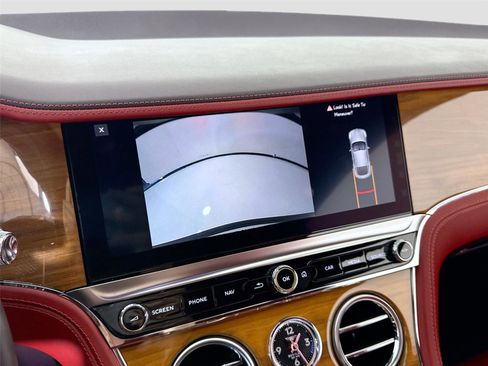 Used 2021 Bentley Continental GT image 21