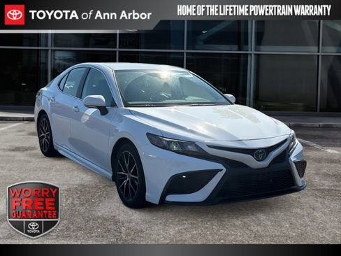 Used 2024 Toyota Camry SE FWD image 1