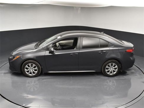 Used 2025 Toyota Corolla LE image 42