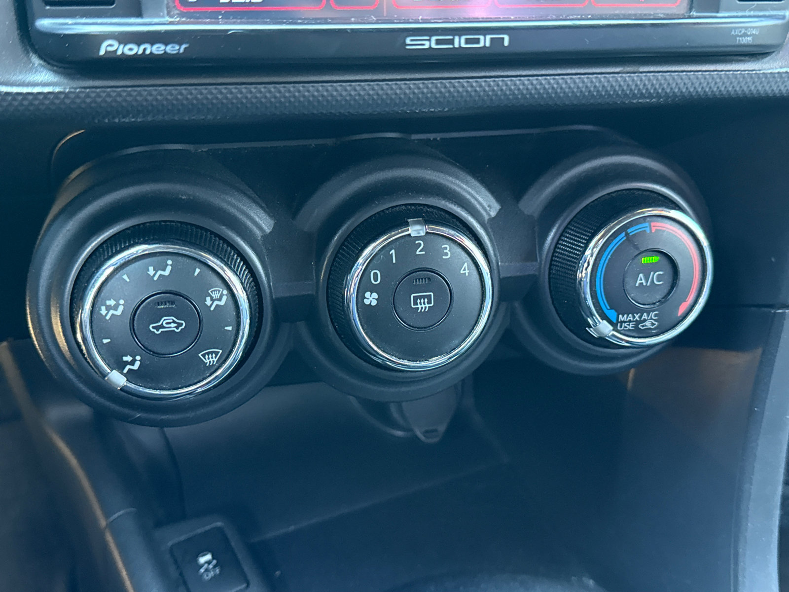 Used 2015 Scion tC FWD image 18