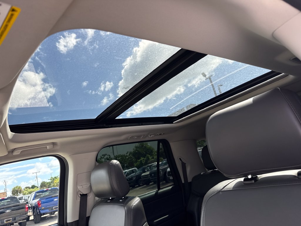 Used 2025 Ford Expedition Max Active RWD image 9