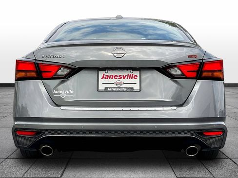 Used 2023 Nissan Altima 2.5 SR w/ SR Premium Package FWD image 6