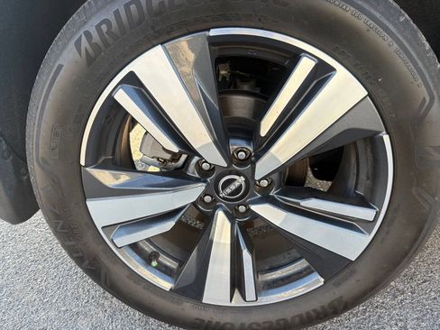 Used 2023 Nissan Rogue SL w/ SL Premium Package FWD image 12