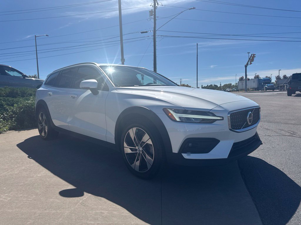 Used 2024 Volvo V60 B5 Cross Country Plus w/ Protection Package Premier AWD/4WD image 3