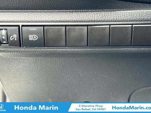Used 2020 Toyota Corolla LE FWD image 32
