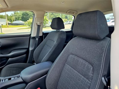Used 2025 Honda HR-V LX image 17