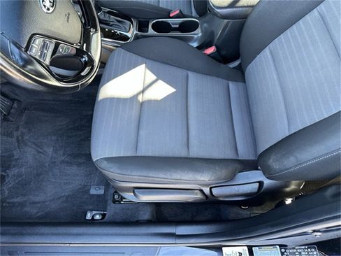 Used 2017 Kia Forte S image 18