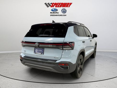 Certified 2025 Volkswagen Taos SE image 7