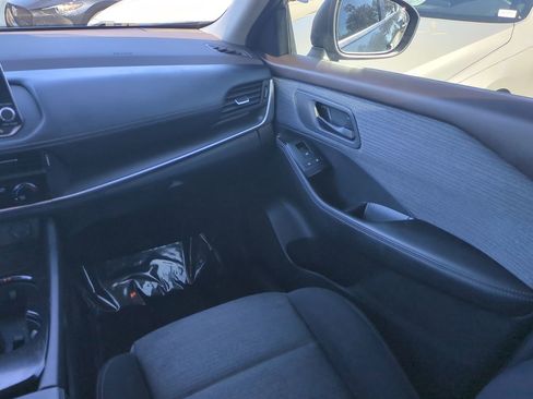 Used 2021 Nissan Rogue S image 17