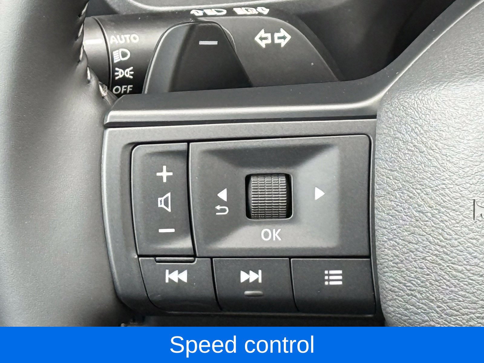 Used 2025 Nissan Rogue SV AWD/4WD image 30