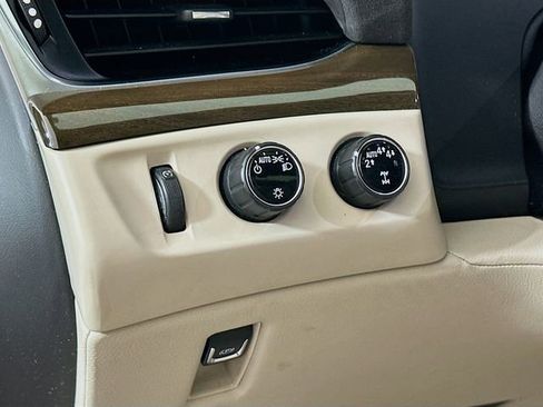 Used 2020 Cadillac Escalade Premium Luxury AWD/4WD image 14
