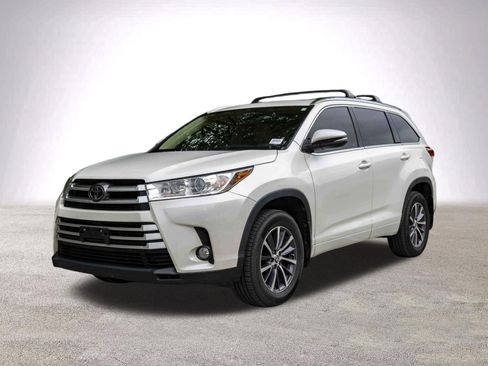 Used 2018 Toyota Highlander XLE image 5