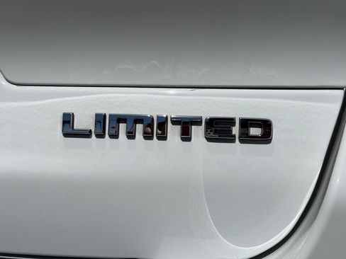 Used 2022 Jeep Grand Cherokee L Limited RWD image 8