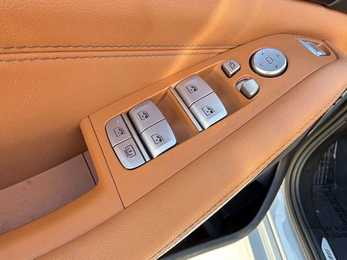 Used 2025 BMW X7 xDrive40i w/ M Sport Package image 21