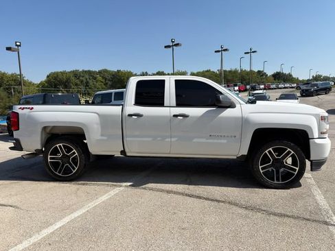 Used 2018 Chevrolet Silverado 1500 Custom w/ Custom Value Package AWD/4WD image 8