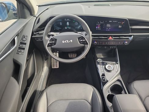 Used 2024 Kia Niro SX Touring image 19
