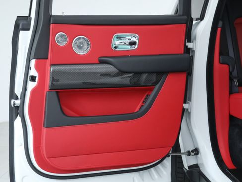 Used 2023 Rolls-Royce Cullinan Black Badge w/ Dark Exterior Package image 22