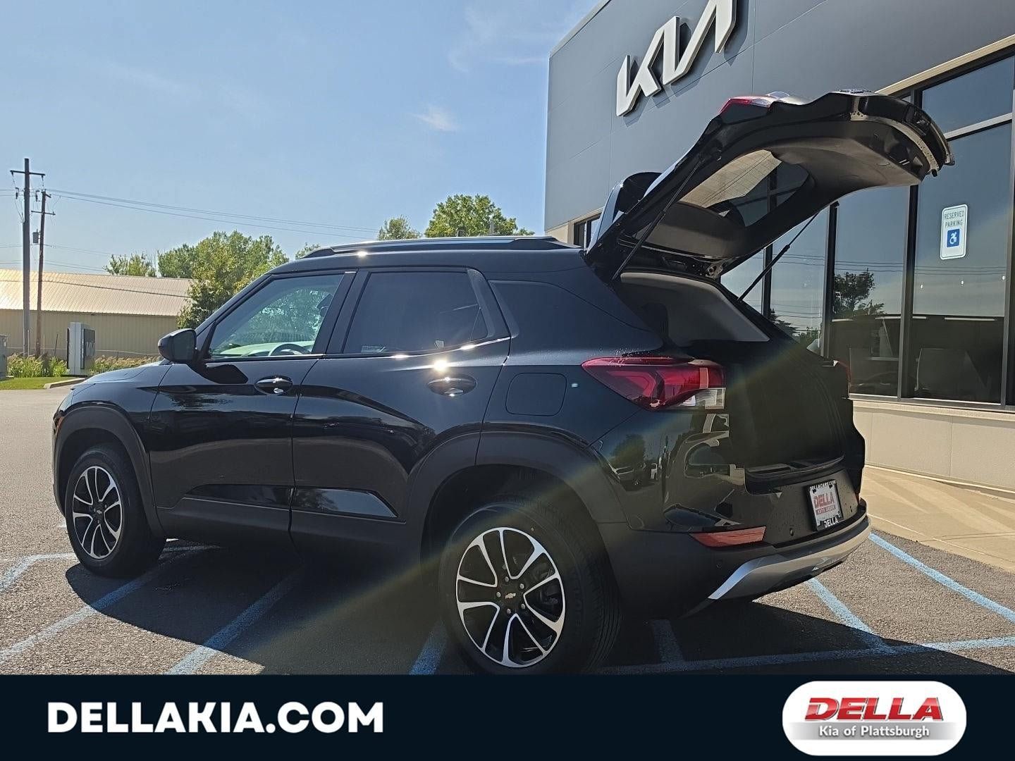 Used 2025 Chevrolet TrailBlazer LT w/ Driver Confidence Package AWD/4WD image 5