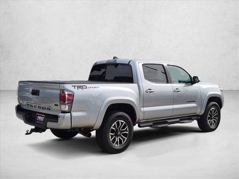Used 2022 Toyota Tacoma TRD Sport w/ Technology Package RWD image 5