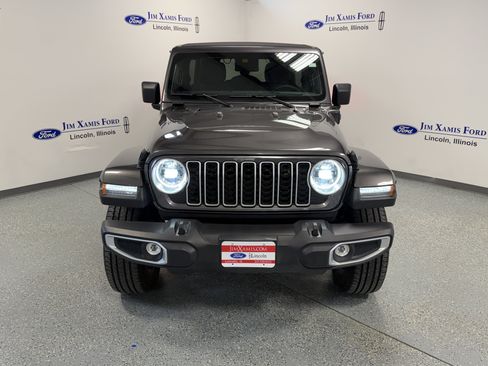 Used 2025 Jeep Wrangler Unlimited Sahara w/ Safety Group AWD/4WD image 2