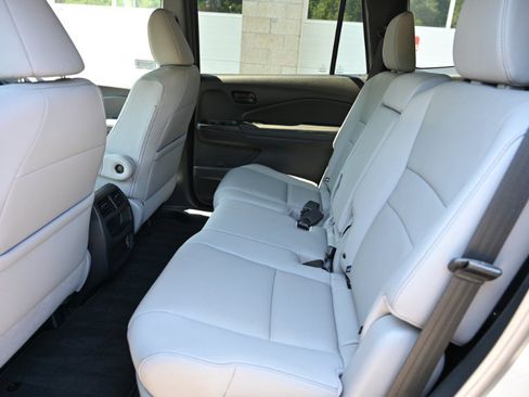 Used 2023 Honda Passport EX-L image 16