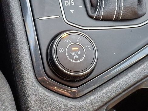 Certified 2021 Volkswagen Tiguan SE R-Line image 29