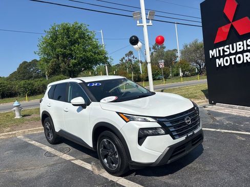 Used 2024 Nissan Rogue SV FWD image 1