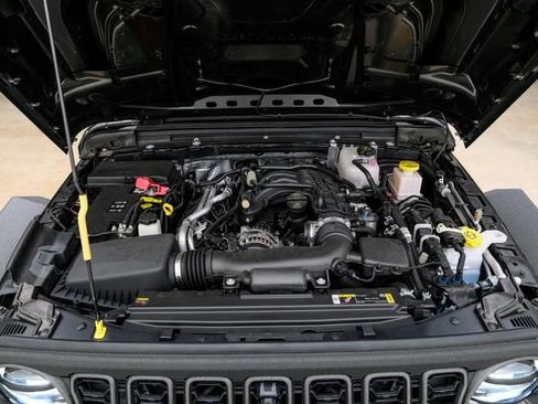 Used 2025 Jeep Gladiator Rubicon w/ Safety Group AWD/4WD image 37