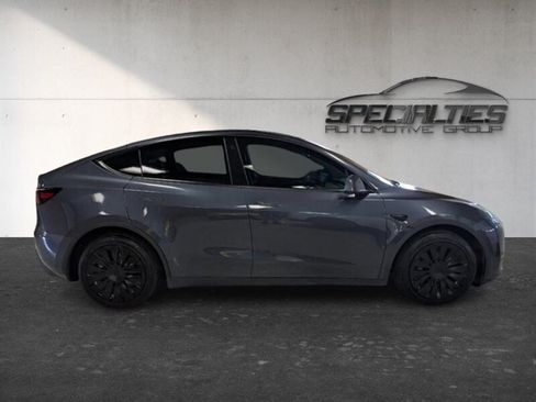 Used 2021 Tesla Model Y Long Range AWD/4WD image 11