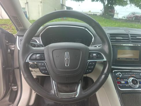 Used 2018 Lincoln Continental Reserve w/ Luxury Package FWD image 15