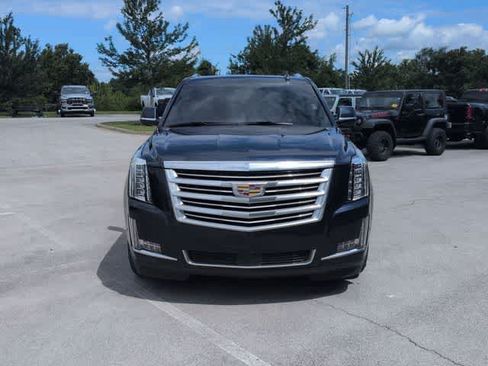 Used 2019 Cadillac Escalade ESV Platinum AWD/4WD image 3