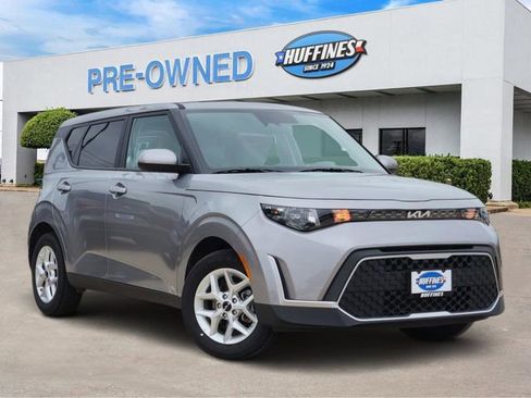 Used 2025 Kia Soul LX w/ LX Technology Package FWD image 1