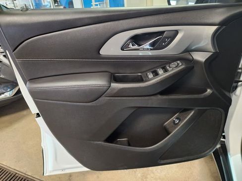Used 2023 Chevrolet Traverse LT image 10