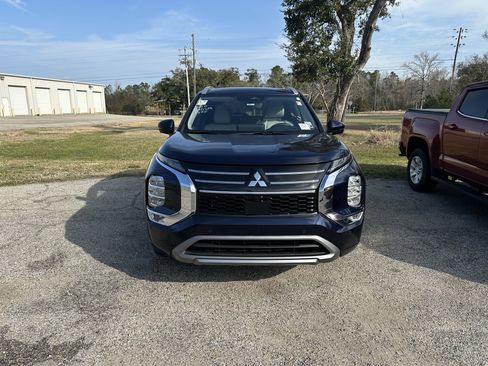 Used 2025 Mitsubishi Outlander SEL image 2