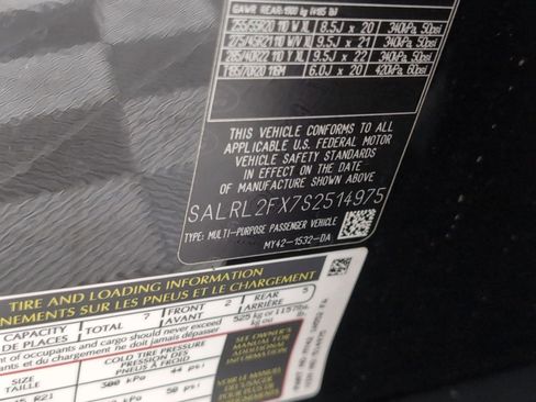 Used 2025 Land Rover Discovery Dynamic SE image 18